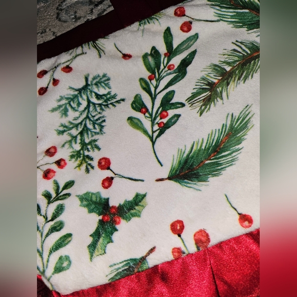 Minky Couture Baby’s Mini Security Blanket With Satin Trim Christmas Pattern - Picture 3 of 6